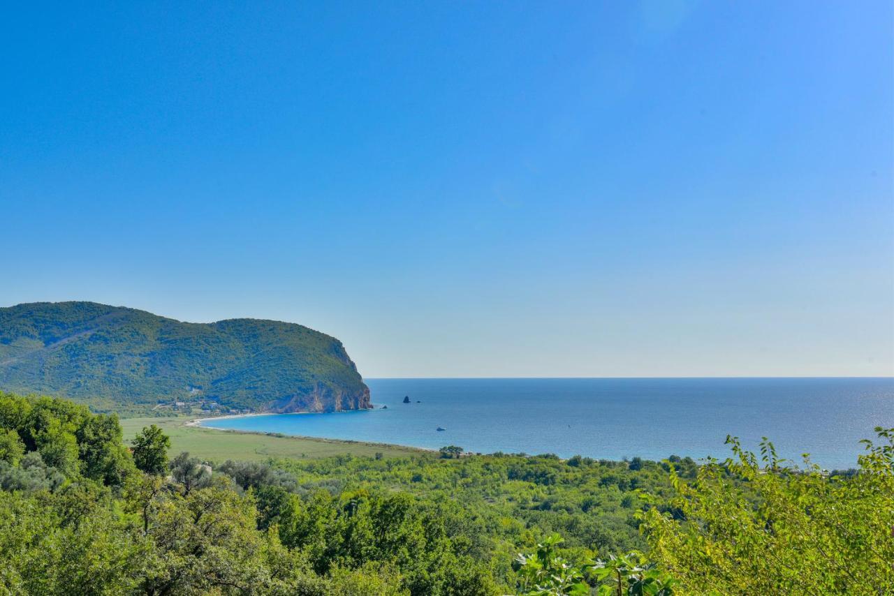 Pataki Studios Petrovac Exterior foto