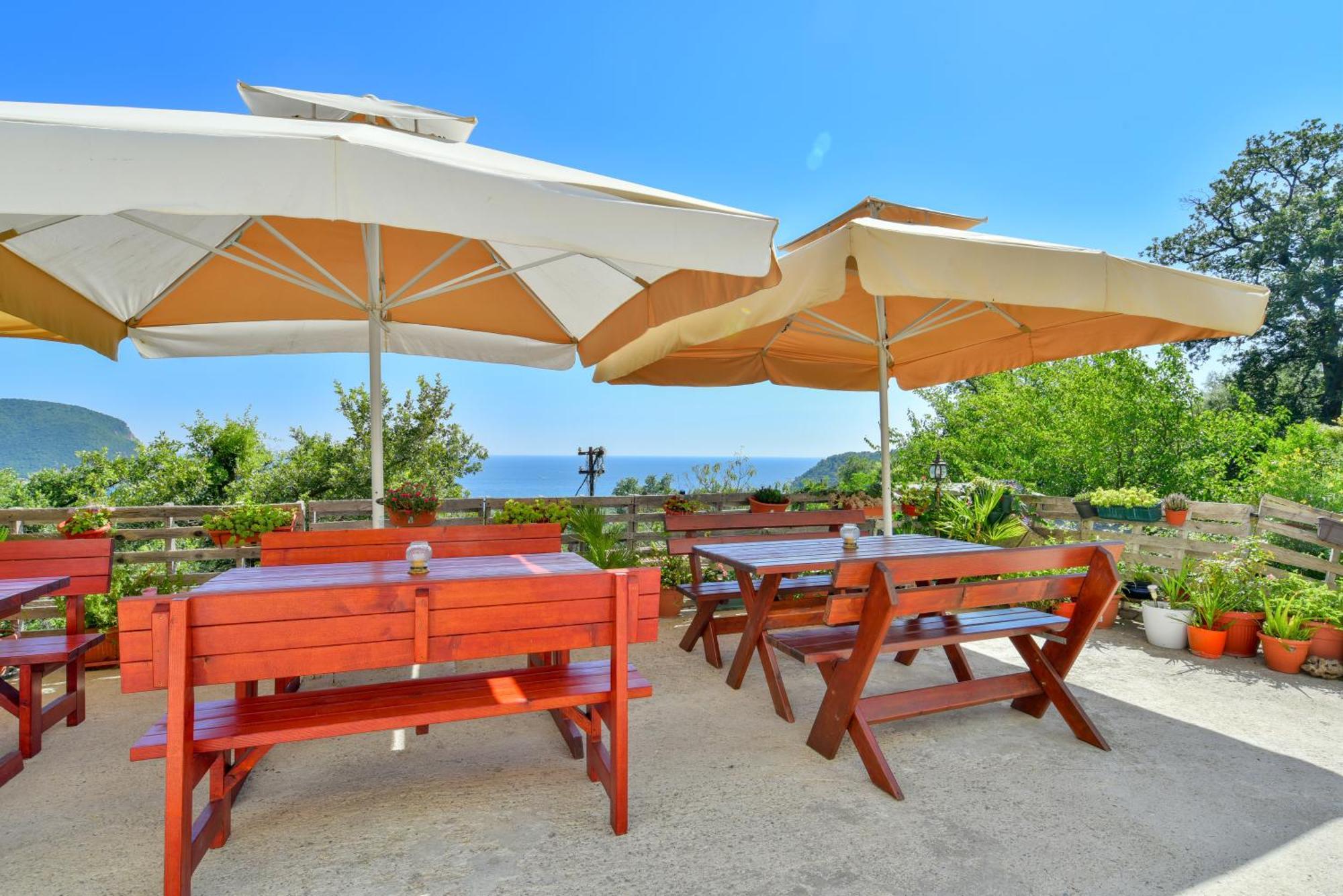 Pataki Studios Petrovac Exterior foto