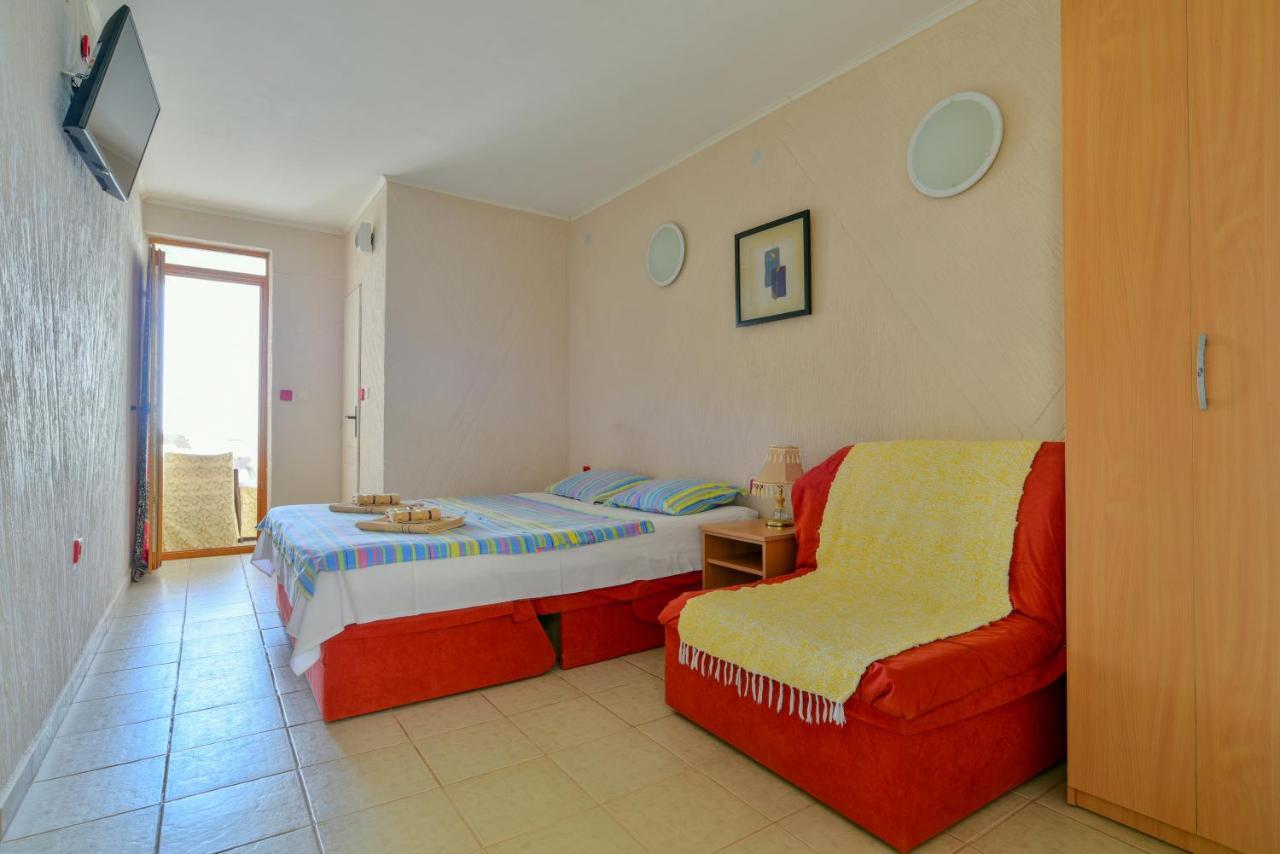Pataki Studios Petrovac Exterior foto