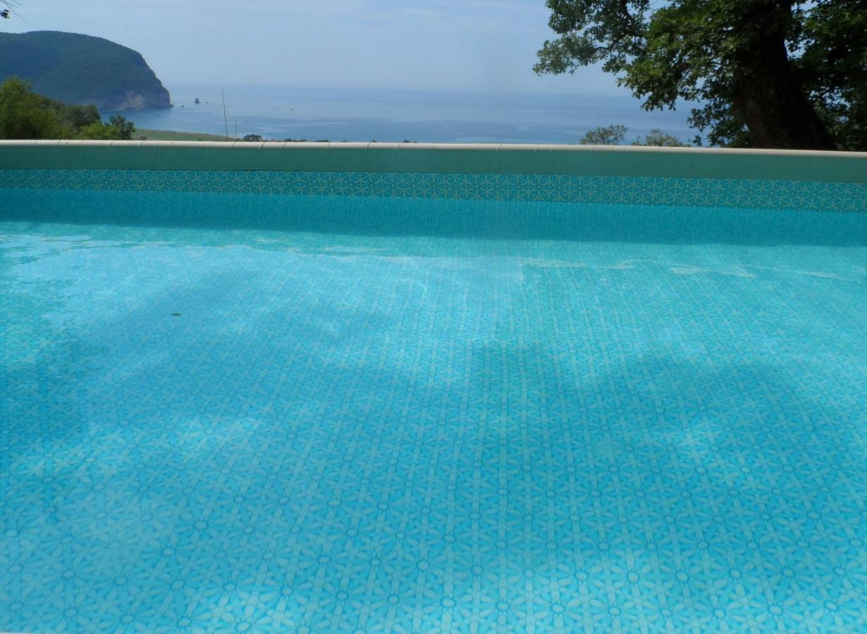 Pataki Studios Petrovac Exterior foto
