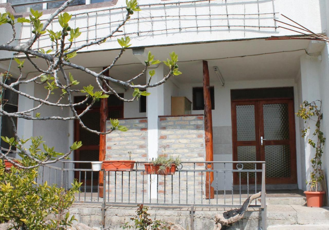 Pataki Studios Petrovac Exterior foto