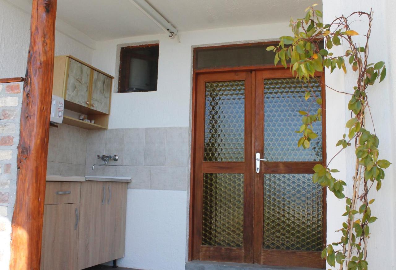 Pataki Studios Petrovac Exterior foto